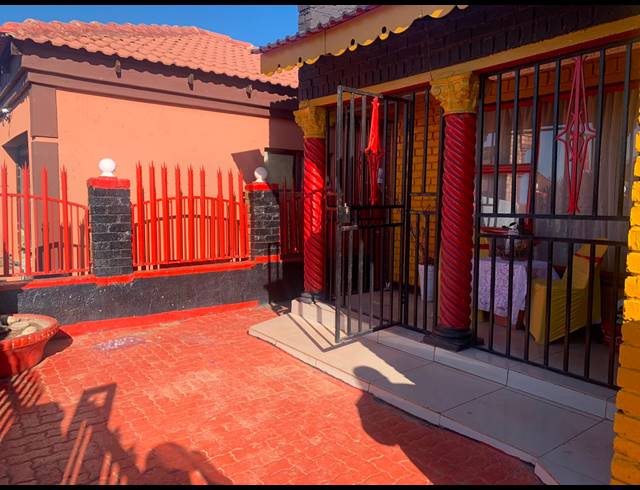 3 BEDROOM HOUSE FOR SALE IN LAKESIDE